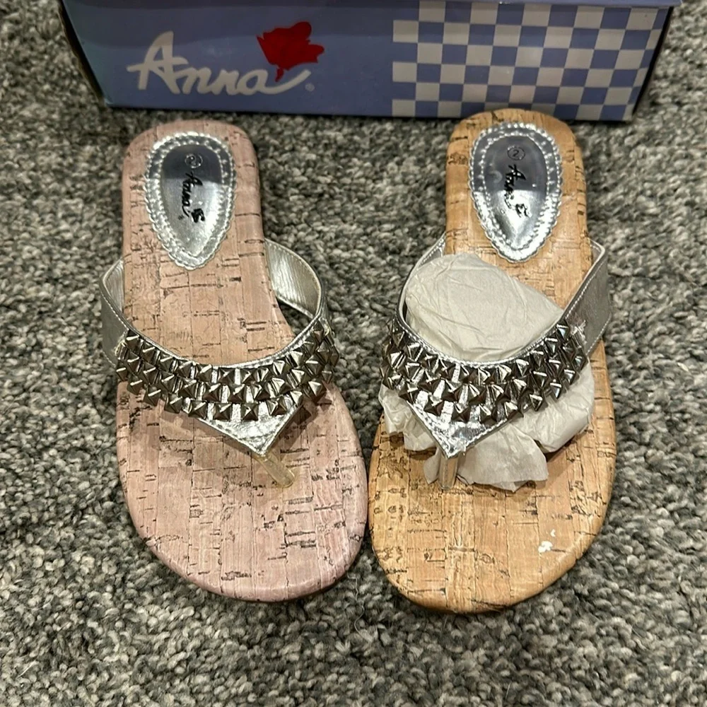 Anna silver sandal. Size 2 girls